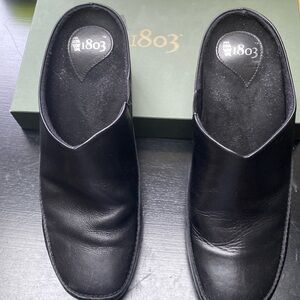 1803 Brand l Leather slip  on Clog shoe in original box